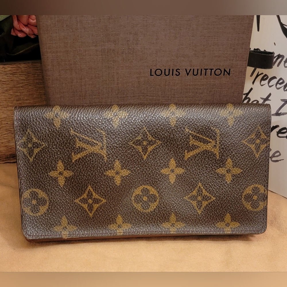 Louis Vuitton monogram long billfold credit card wallet (EUC)